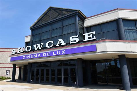 Get Facebook Links. Showcase Cinema de Lux Farmingdale. 1001 Broad Hollow Road. Airport Plaza Shopping Ct. Farmingdale, NY 11735. Message: 631-777-8080 more ». Add Theater to Favorites. formerly the Farmingdale Multiplex Cinemas.. 