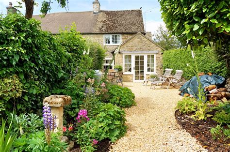 Farthing Cottage is a romantic holiday cottage for two, set in a quie