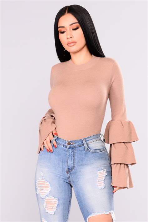 Fashion nova clothes. With the prices on these women’s tops being as low as $5 (sometimes even cheaper!), this is guilt-free shopping at it’s best. You’ll find on-trend women’s tops on sale that range from seriously sexy crop tops to affordable graphic tees. Grab some basic tees or women’s shirts on sale with cut-outs, ruching, lace, and other trendy details. 
