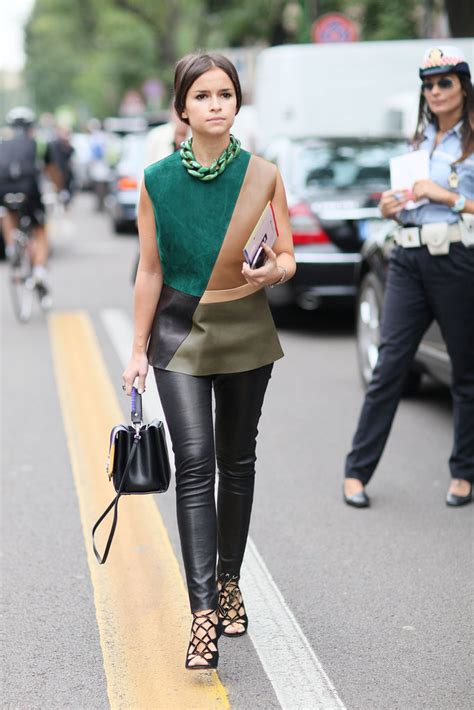 Fashion styles for women. 00s Clothing Style. Aka Y2K. Low rise jeans, denim skirts, Capri & cargo … 