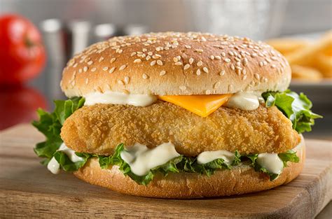 Fast food fish. Per sandwich: 570 cal, 30 g fat (5 g saturated fat, 0.3 g trans fat), 1,270 mg sodium, 58 g carbs (3.2 g fiber, 8.1 g sugar), 19.2 g protein. Burger King's Big Fishsandwich features white Alaskan ... 