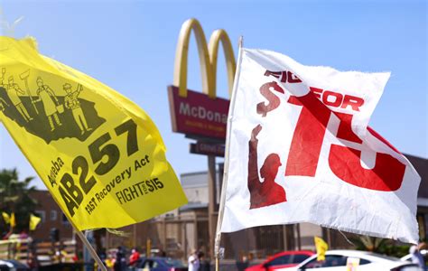 Fast-food companies pull California referendum, agree to $20 minimum wage