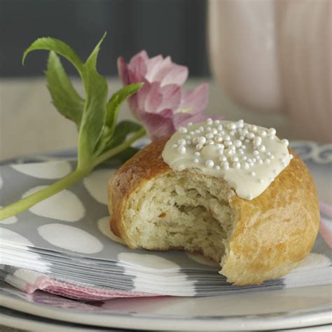 Fastelavnsboller med kagecreme
