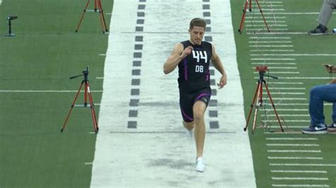Fastest 40 meter dash. The fastest 40-yard dash in NFL Combine history belongs to wide receiver John Ross, with the Washington alum crossing the finish line in 4.22 Seconds. Perhaps … 