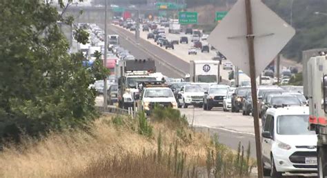 Fatal crash prompts road closures along I-805, SR-52 connector