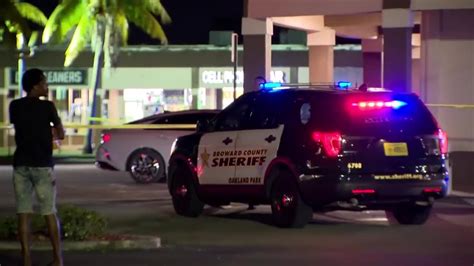 Fatal gunfire erupts in Lauderdale Lakes strip mall