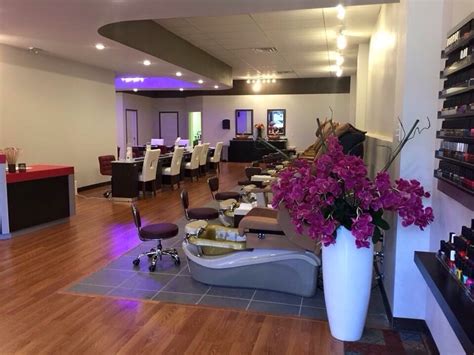 With 2 locations in Fayetteville, Arkansas, Crown Beauty Bars are salons, day spas and cosmetic and skin care retail stores. Crown Beauty Bars provide hair color, haircuts, eyelash extensions, makeup, waxing, microblading, nails, along with facial skincare, full-body waxing and massage. &am