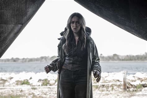 Fear the walking dead finale. The Walking Dead spinoff's season 2 ended a lot like the Season 1 finale, but the West Coast survivors are more scattered than ever 'Fear The Walking Dead' Season 2 Finale Spoilers & Recap ... 