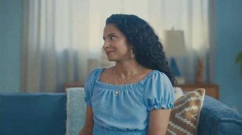 Who is the Black actress in the new web.com commercial? What is the name of the black girl in the febreze commercial? Febreze does not have credits for their commercials.. 