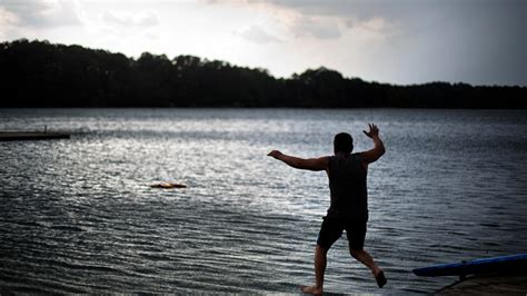 Federal officials pause plan to rename Georgia’s Lake Lanier