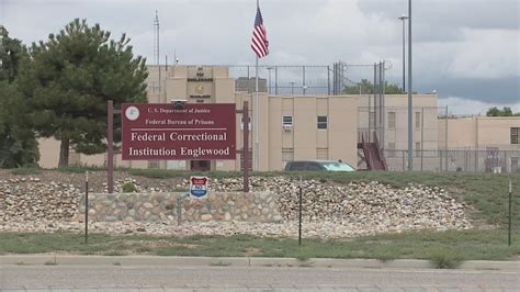 Federal prisoner's escape was too easy, insiders say