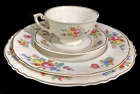 Thank you for the question. Realized auction values for sets of the same pattern of Syracuse Stansbury pattern, Federal shape china are $100-$150. If you wish to sell your item(s), you have several options: - eBay is usually at the wholesale pricing level. Retail values would be in the eBay “Buy it Now” section.. 