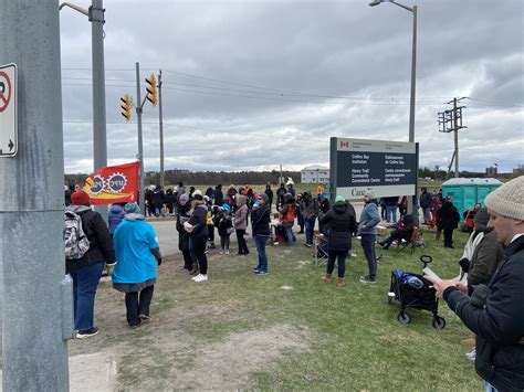 Federal workers take to picket lines in Kingston