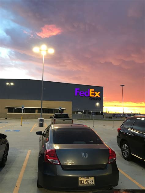 FedEx is hiring a Package Handler - Part & Full Tim