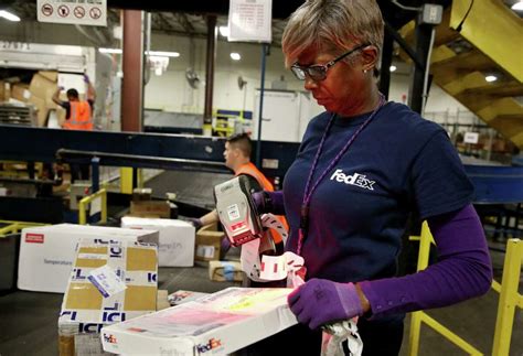 Fedex ground workday. When you need to ship a package, you want to make sure it gets to its destination quickly and safely. That’s why it’s important to find the most convenient FedEx location in Raleig... 