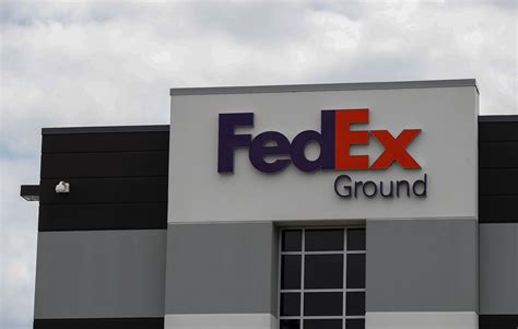 Fedex kent station. 325 S Washington Ave. Kent, WA 98032. (253) 854-7377. Find directions, store hours & UPS pickup times. If you need printing, shipping, shredding, or mailbox services, visit The UPS Store #2728. Locally owned. 