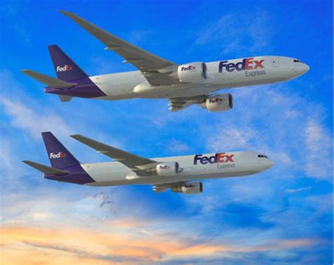 Fedex renton. FedEx does not deliver on Sunday, but it does have special Saturday delivery available. A surcharge applies to items shipped for Saturday delivery, and Saturday delivery must be ch... 