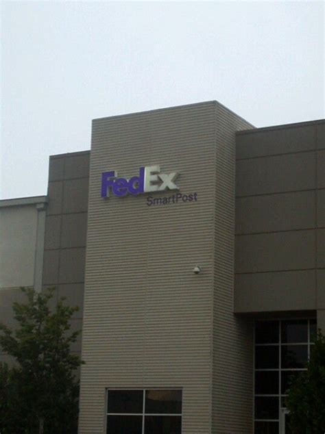 Visit the FedEx at Walgreens location at 499