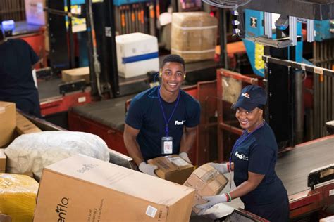 The shift hours will be based on your availability not to exceed 8 hours per day, 24 hours per week. No benefits are provided with these positions. Casual Warehouse Package Handler. Tampa, FL. Part Time. $16.50 per hour. FedEx Express is absolutely, positively your best choice for a career.
