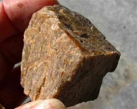 The physical properties of sandstone can vary between different types of sandstone. As previously mentioned, sandstone is composed of the following: A framework material which has to be clastic ...