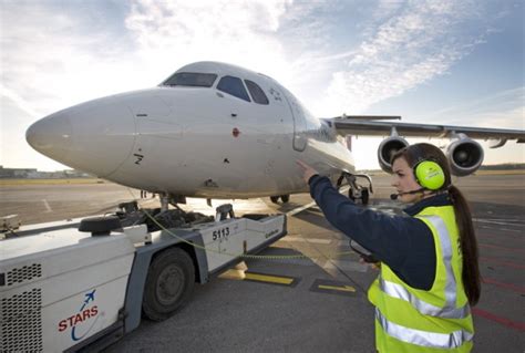 Female ramp agents - Airliners.net