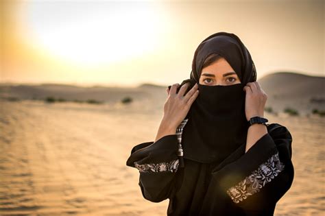 Femmes arabe nues. Danseuse arabe nue sans culotte ... femme arabe à lunette suce et baise son masseur 1 Votes · 14981 Vues · 0 Commentaires. 04:57. 720p. Un couple arabe qui va baiser à la maison, belle chatte! 11 Votes · 85917 Vues · 0 Commentaires. 24:22. Arabe Porn Beurette 