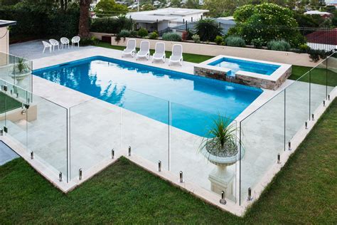 Fence for pool. 