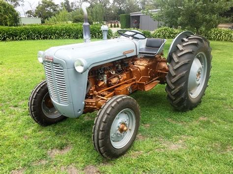 Ferguson FE-35 and Massey Ferguson 35 Tractors - Pinterest