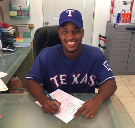 Fernery Ozuna began pitching in 18, may make Rangers in 2024