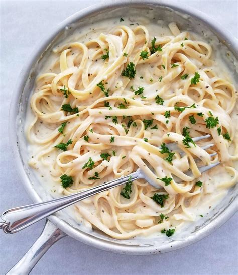 Fetuccine. directions. In a medium saucepan, melt butter. When butter is melted, add cream cheese. When the cream cheese is softened, add heavy cream. Season with garlic powder, salt, and pepper. Simmer for 15-20 minutes over low heat, stirring constantly. Remove from heat and stir in parmesan. 