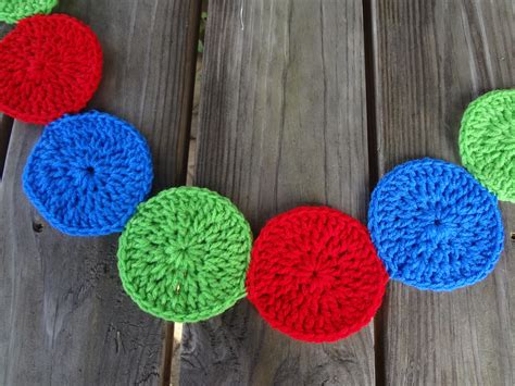 Fiber Flux Free Crochet Pattern...Modern Circles Garland!