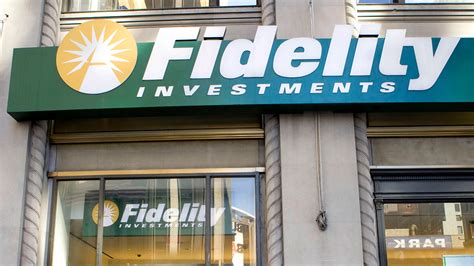 Fidelity investments in the news. Verizon employees participate in pension and savings plans as a resource for retirement. The latter is a 401(k) retirement savings plan managed by Fidelity Investments as of 2015. The Verizon pension plan varies greatly by type of employee. 