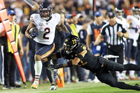Fields and Moore lead the Bears to their first win of the season, beating the Commanders 40-20