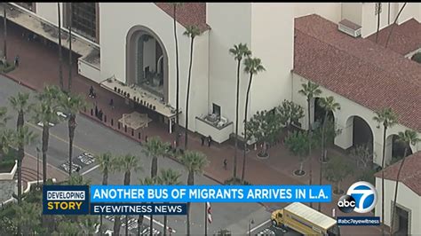 Fifth bus carrying migrants from Texas arrives in L.A. 