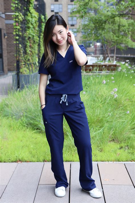 Figgs scrubs. FIGS Scrubs: FIGS makes 100% awesome medical apparel. Why wear scrubs when you can wear FIGS? 