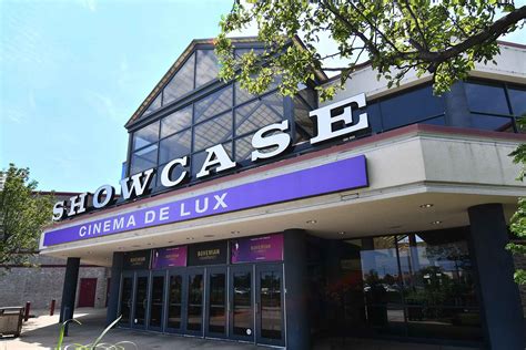 Showcase Cinema de Lux Woburn movie theater is equipped with fully reclining luxury seats and premium reserved seating, a full bar offers Signature Cocktails, draft beer and wine and food for guests to enjoy at their seats, theater rentals and the Starpass rewards program. The Showcase Cinema de Lux in Woburn also services neighboring ...