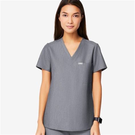These scrubs gracefully straddle the line between soft and durable. Greys are too soft. Dickie and Cherokee are too crunchy. (In my opinion, of course…) Specific FIGS details – the pros Catarina one-pocket scrub top in purple Let me just go ahead, in true nurse form, and just give you a detailed report on them:.