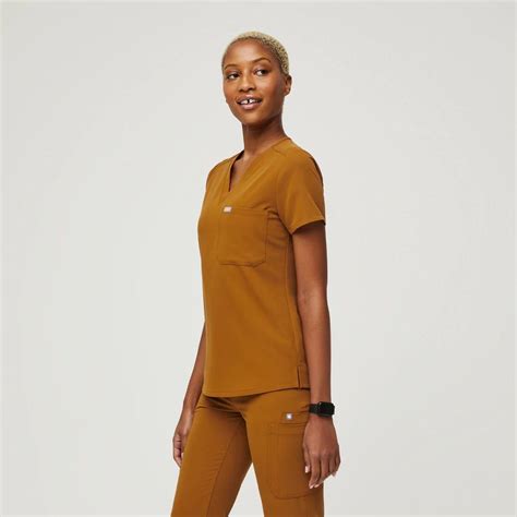 FIGS Scrubs Review from a Nurse. Hi, my name is