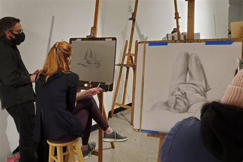 Figure drawing classes near me. The art studio has high-quality materials, odorless oil paints, spirits, professional brushes and pencils, palette knifes for impressionist painting and papers both for drawing and watercolor of high endurance. For portfolio preparation purposes we have created a separate art classes line in NYC for the fast results and smooth admissions. 
