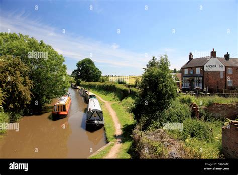 File:Original Milepost, Shropshire Union Canal, at High Offley ...