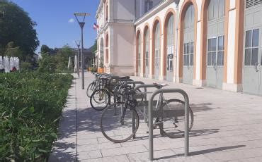 File : Parking vélo Mobivie, gare SNCF, Vichy.jpg