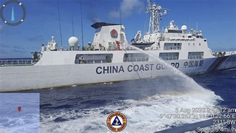 Filipinas acusa a China de instalar barrera flotante en el disputado mar de China Meridional