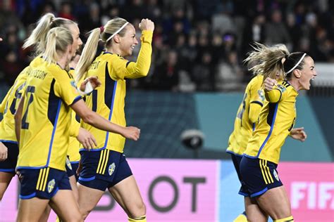 Filippa Angeldal scores as Sweden reaches Women’s World Cup semifinals by topping Japan 2-1