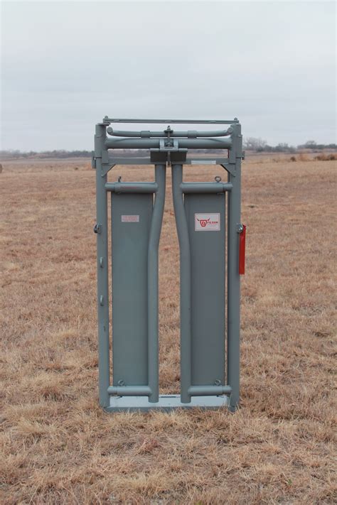 Filson Livestock Equipment offers Filson - Hydraulic Chute and other solutions for the Livestock. 