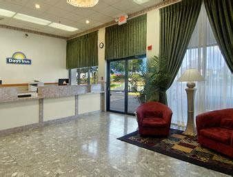 Find pet-friendly hotels in Casselberry, FL - Expedia