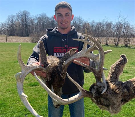 Finding Dead Head Bucks - Midwest Whitetail