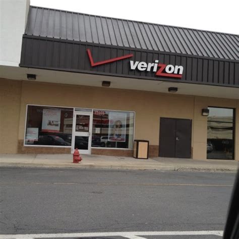 Fios store in my area. New York. Pennsylvania. Rhode Island. Virginia. You can check out the address of every store on Verizon’s website. To find out whether the one nearest to you accepts Fios equipment returns, contact Verizon’s customer support: Through chat on the company website. Through Facebook Messenger. Via phone at 1-800-VERIZON (1-800-837-4966). 