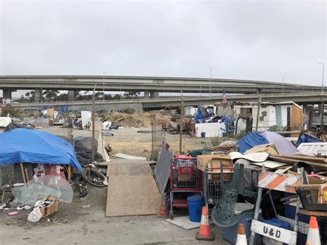 Fire at Oakland homeless camp shuts down freeway on-ramp