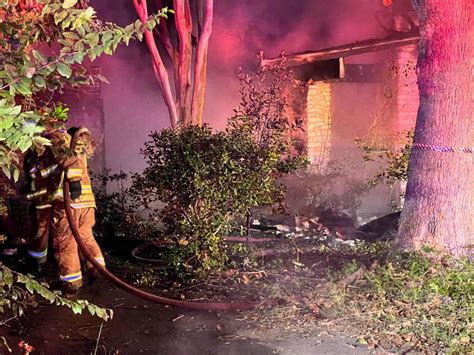 Fire burns southeast Austin home