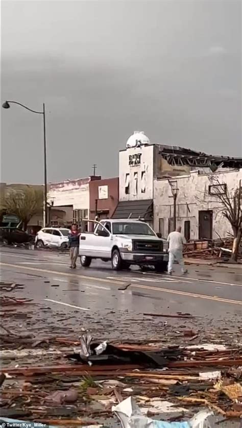 Fire chief: 1 killed, others hurt as tornado hits Texas Panhandle town of Perryton